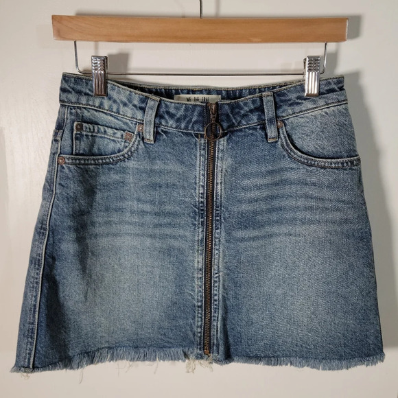 We The Free Free People Denim Mini Zip-Up Skirt | Free People Skirt | Size 26 - Picture 1 of 7